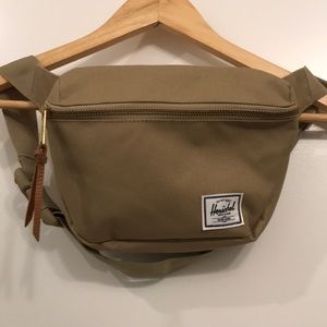 NWOT Herschel Fifteen Hip Pack